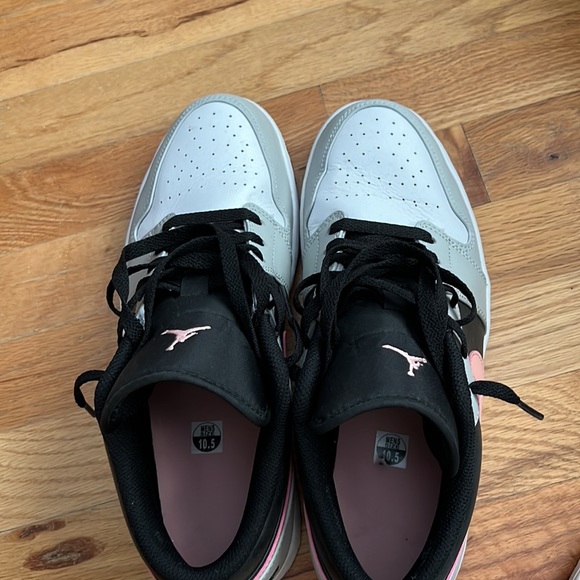 Nike Air Jordan 1s (limited edition) - Picture 7 of 8